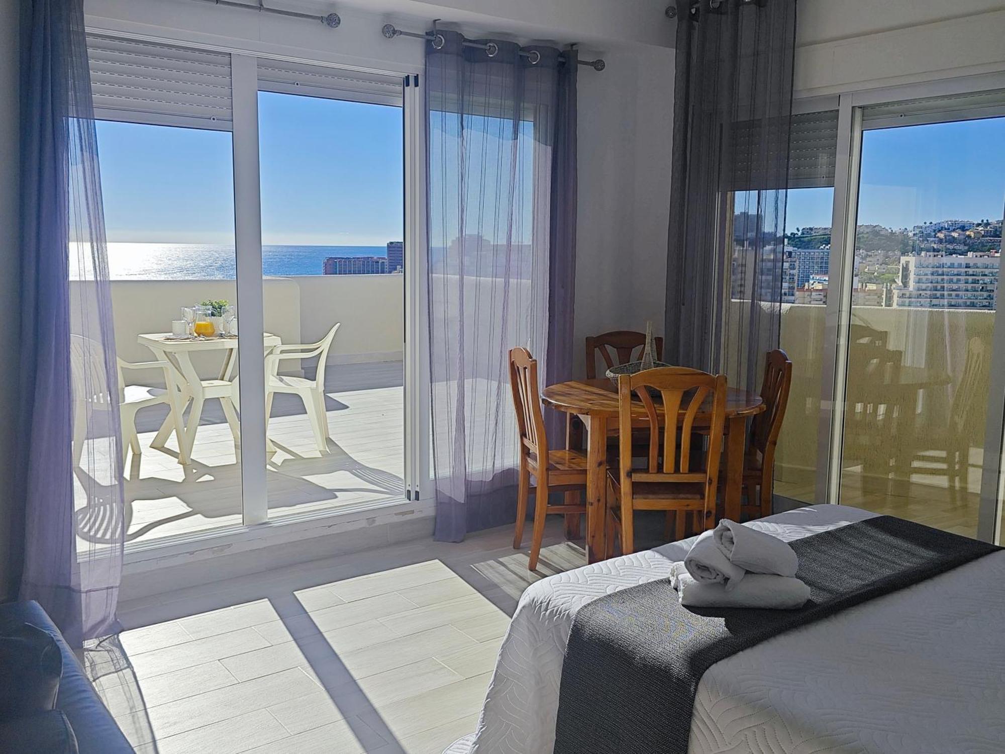 El Estudio De La Playa Benalbeach Vistas Al Mar Benalmádena Exterior foto