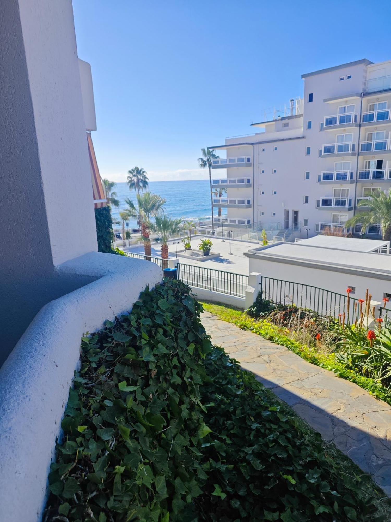 El Estudio De La Playa Benalbeach Vistas Al Mar Benalmádena Exterior foto